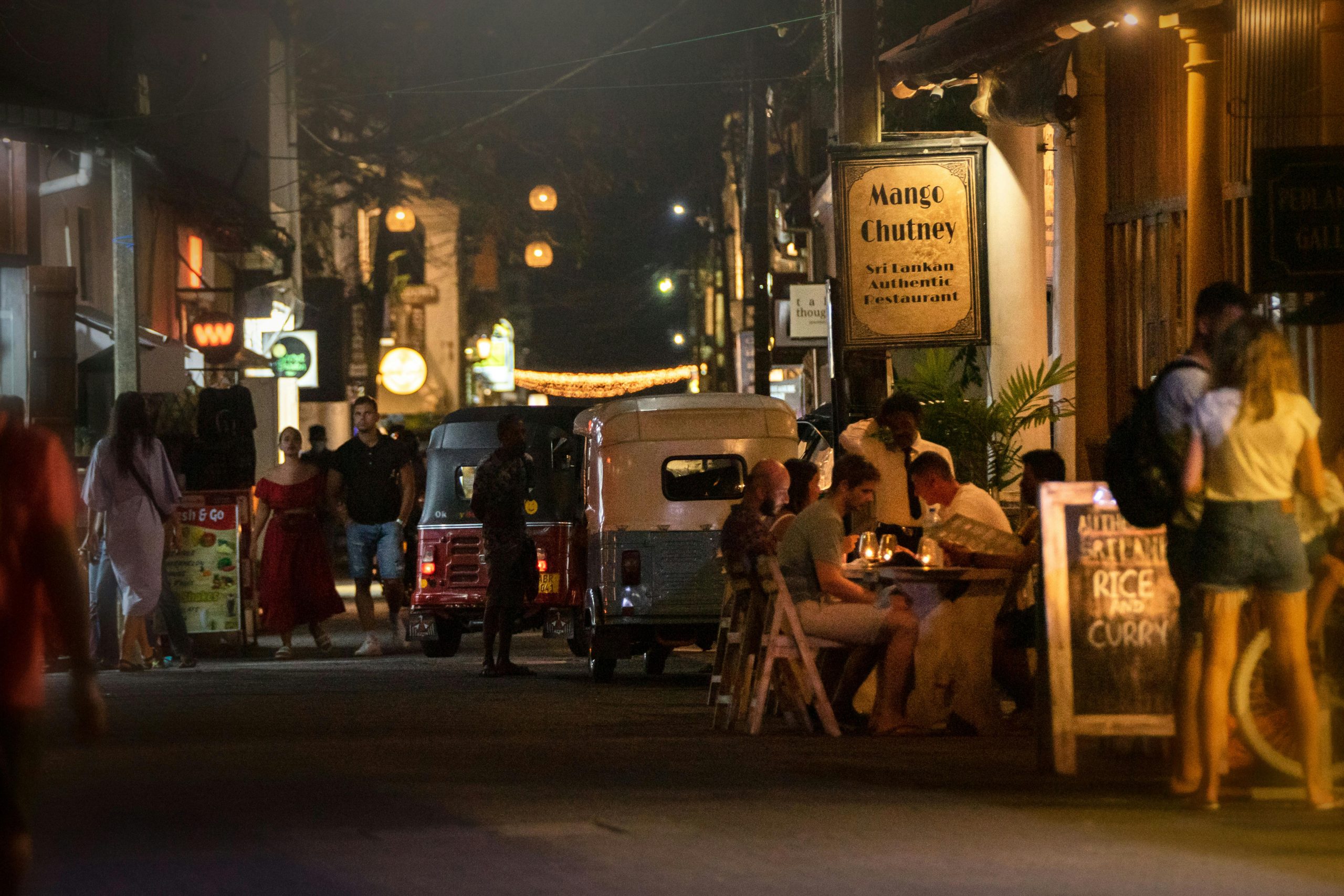 Experience Galle's lively evening scene with street dining and vibrant nightlife in Sri Lanka.